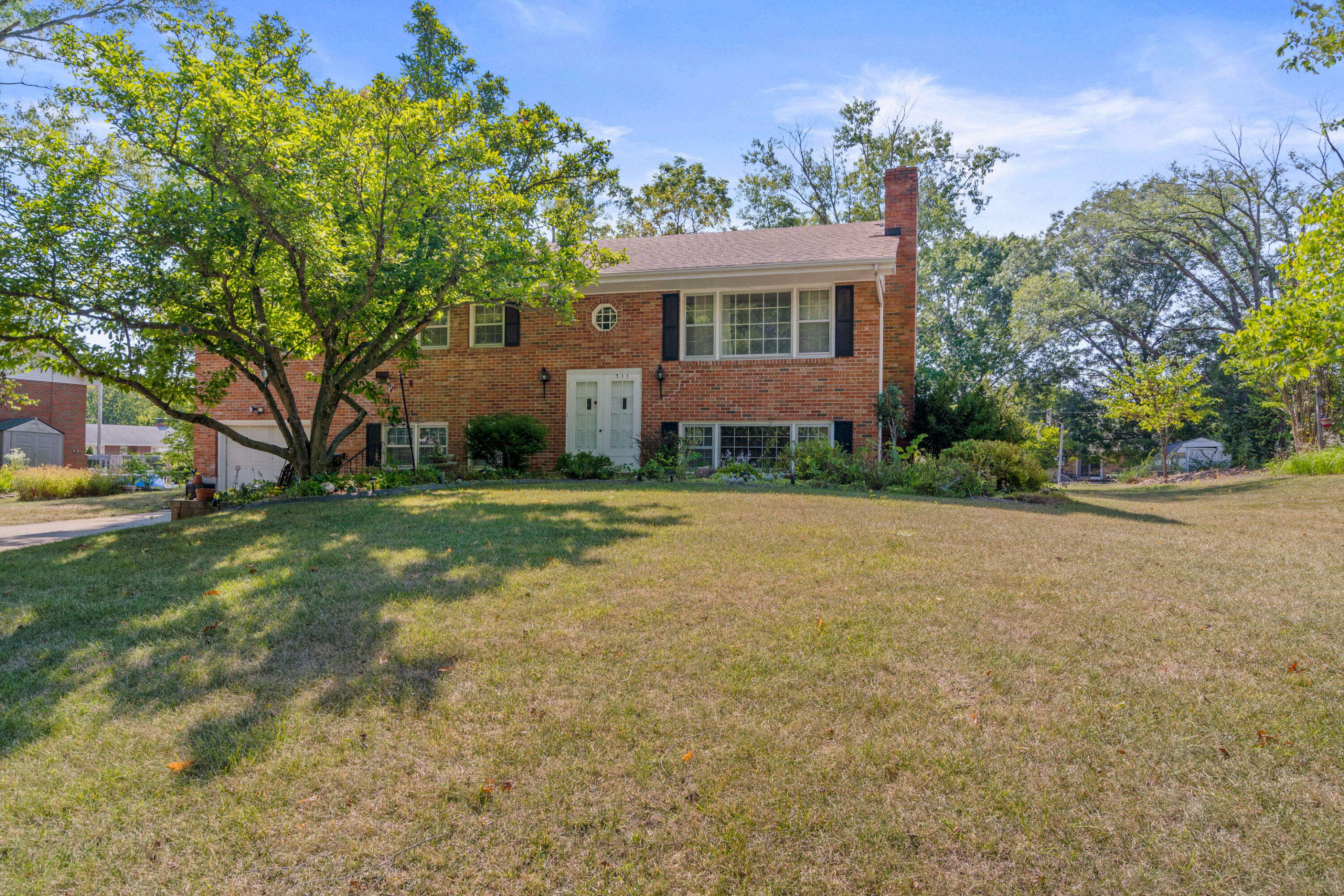 Property Photo:  311 E Briarwood Ln  MO 65203 