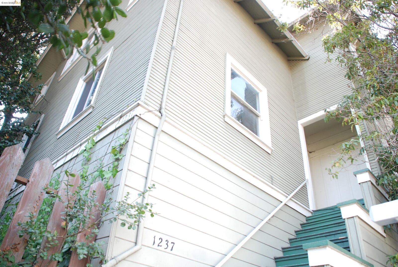 Property Photo: 1237 E 34th St CA 94610