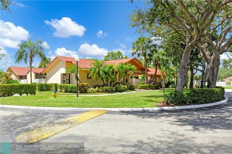 Property Photo:  2806 Carambola Cir 1978  FL 33066 