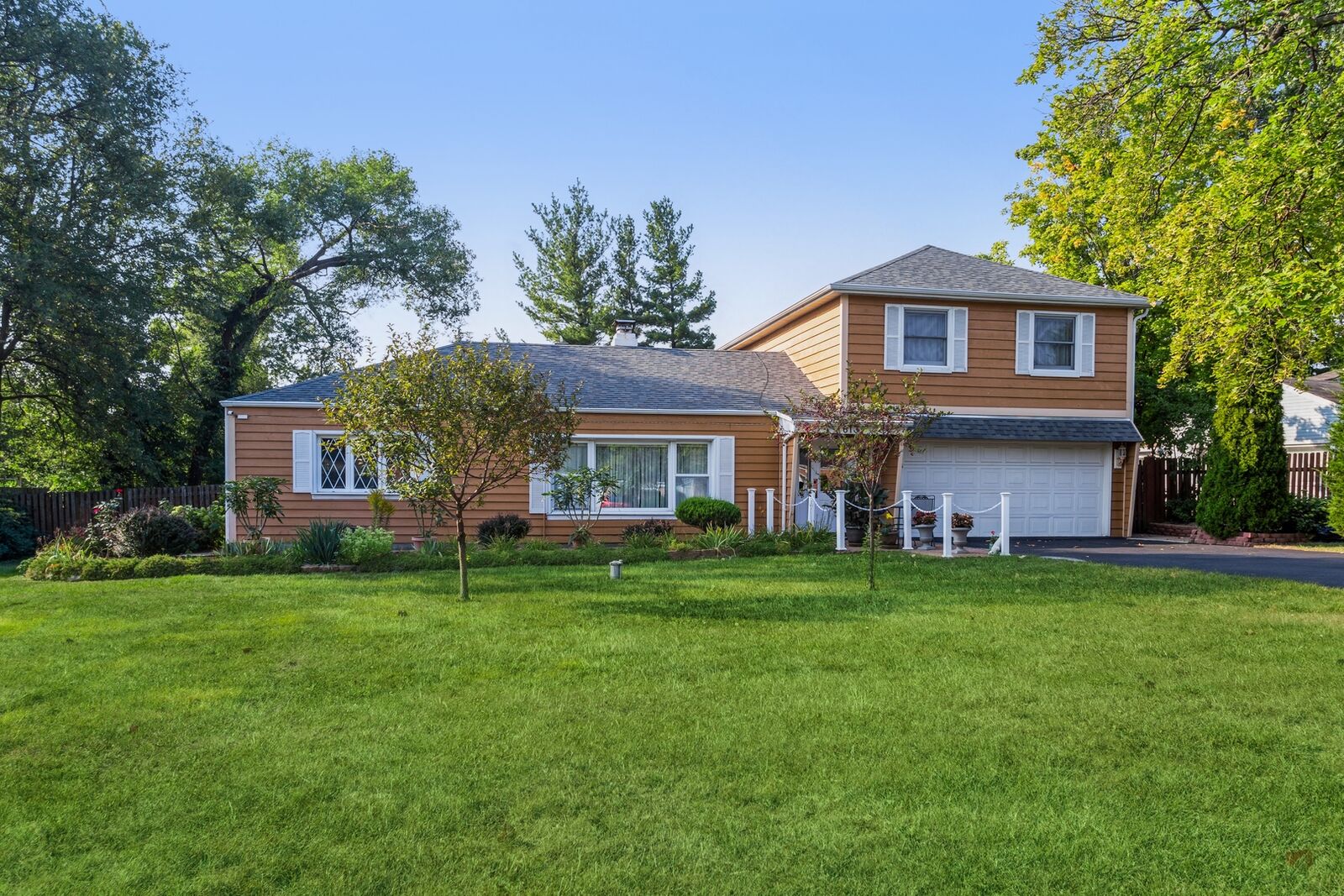 Property Photo:  613 W Edgewood Road  IL 60148 