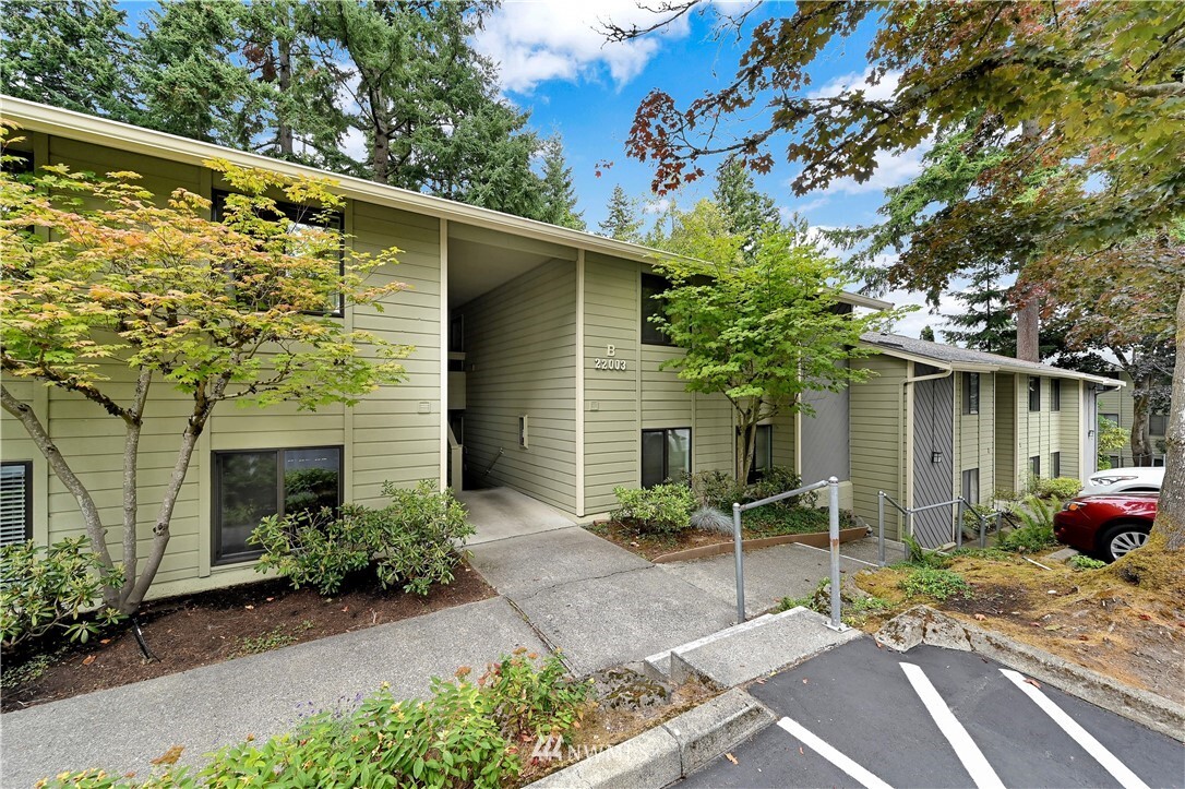 Property Photo: 22003 56th Avenue W B-203 WA 98043