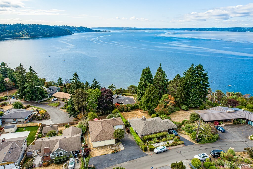 Property Photo:  11973 Marine View Dr SW  WA 98146 