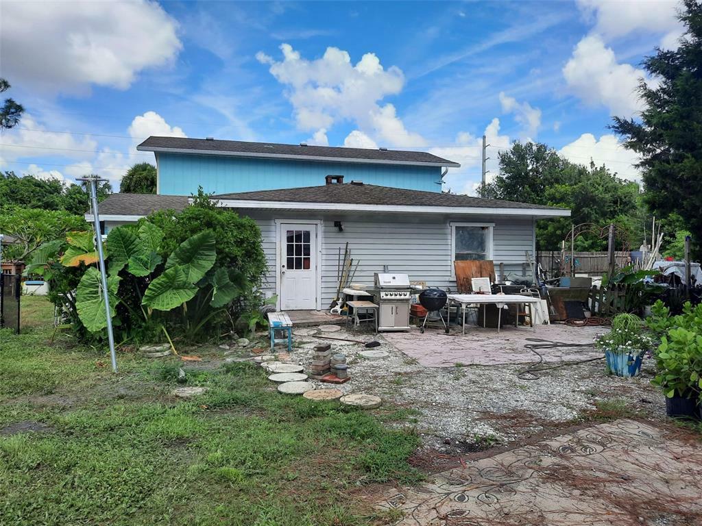 Property Photo:  688 E Bay Street  FL 34229 