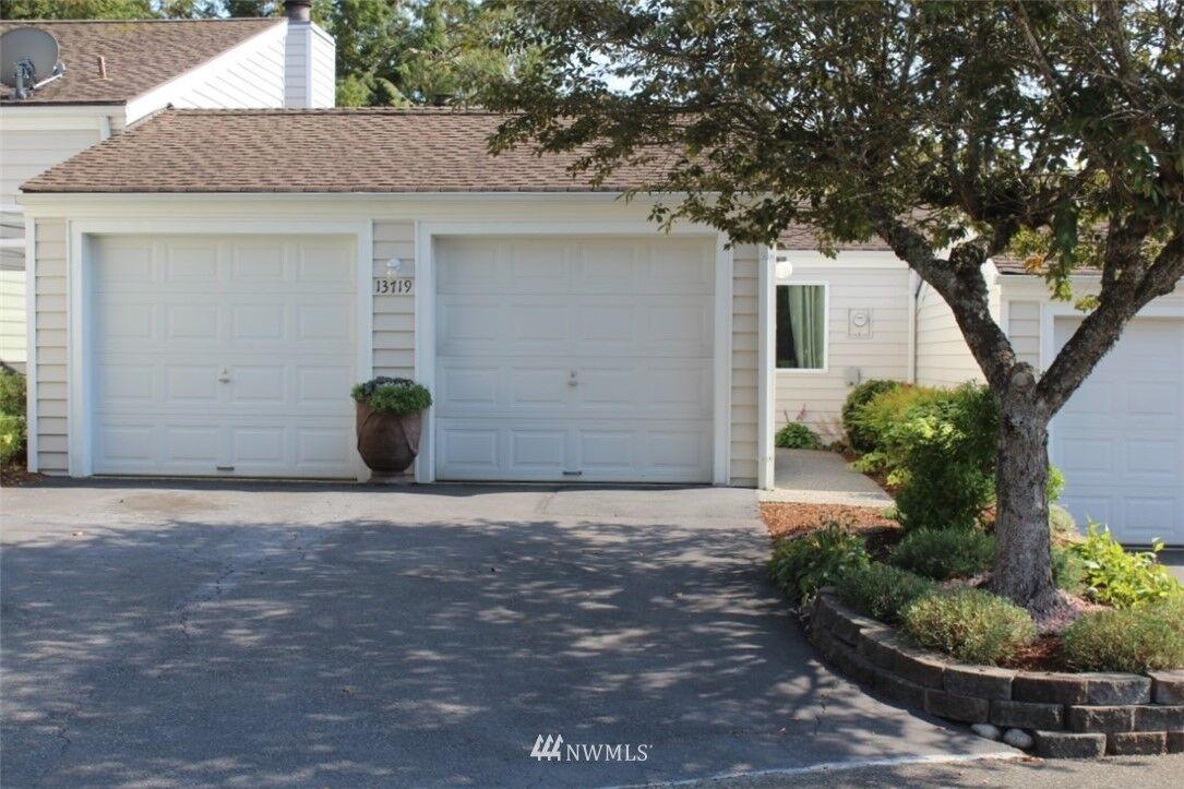 Property Photo: 13719 SE 256th Place WA 98042