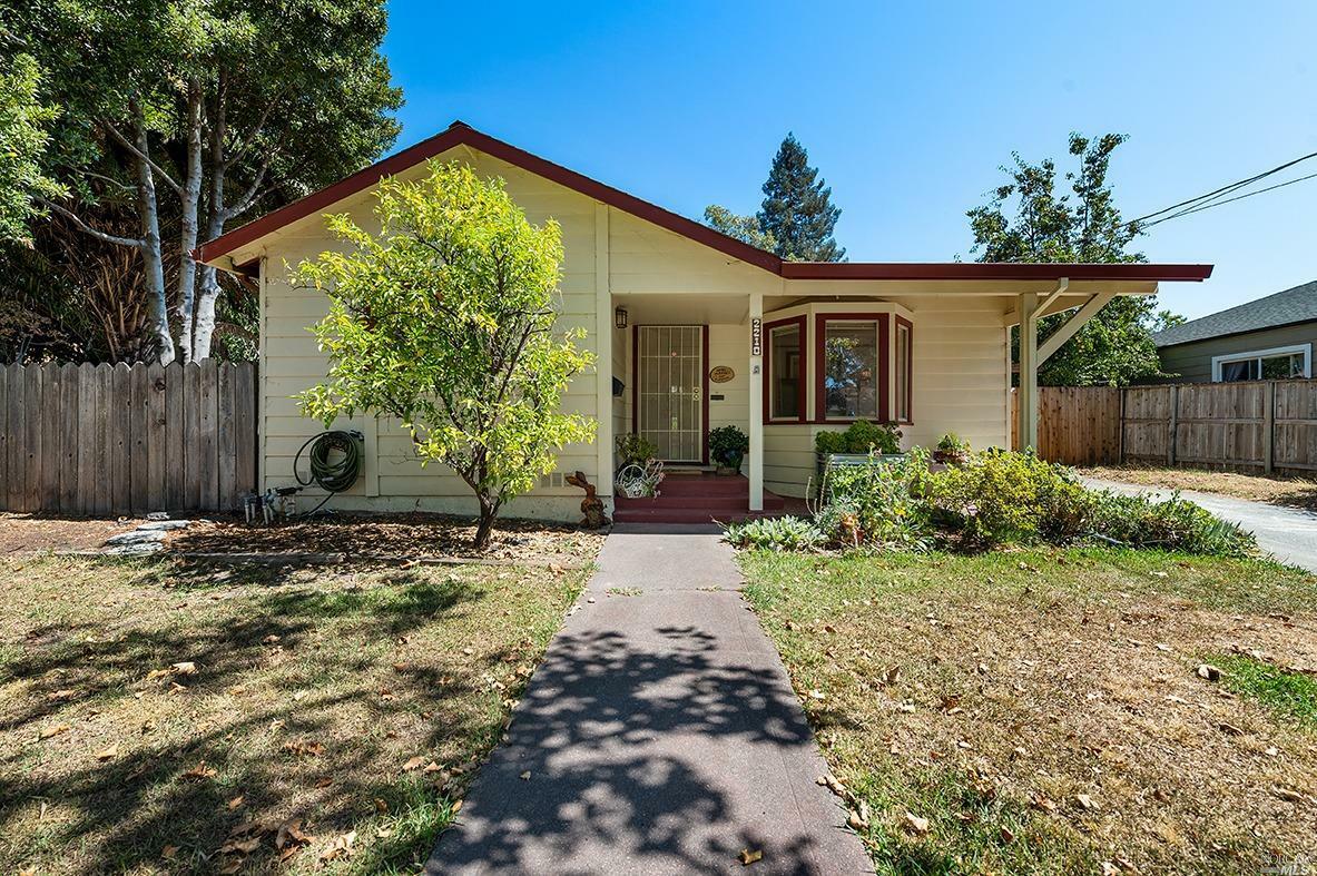 Property Photo:  2210 Humboldt Street  CA 95404 