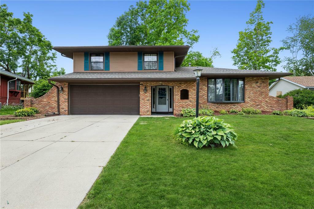 Property Photo:  6909 Brentwood Drive NE  IA 52402 