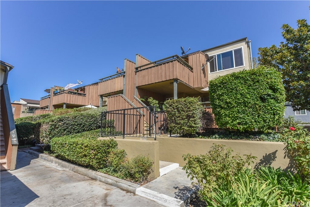 Property Photo:  1001 W Stevens Avenue 417  CA 92707 