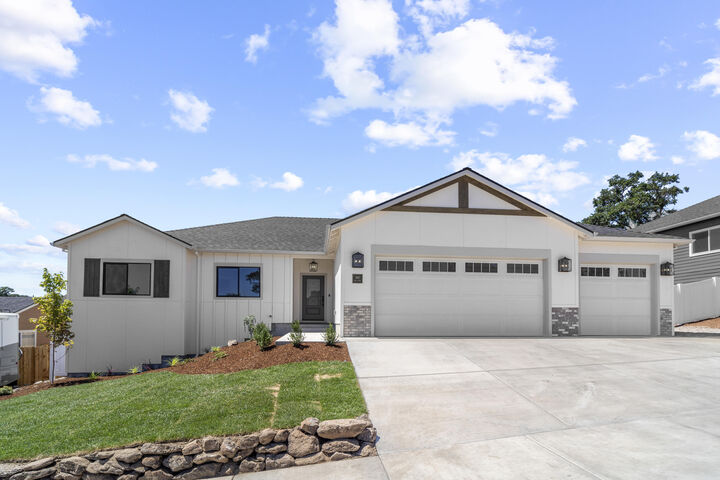 140 Oak Point Drive  Eagle Point OR 97524 photo