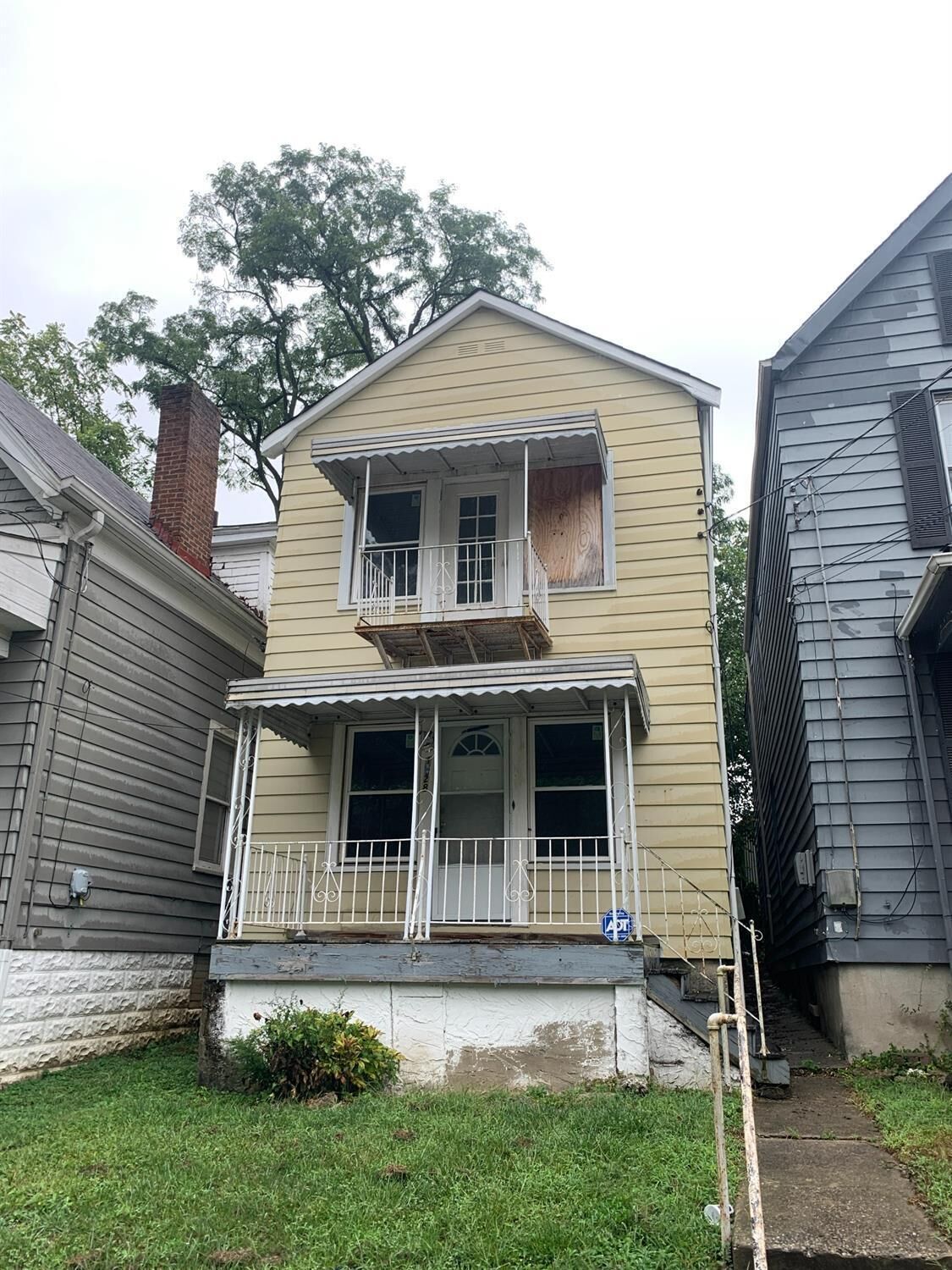 Property Photo:  1728 Lincoln Ave  OH 45212 