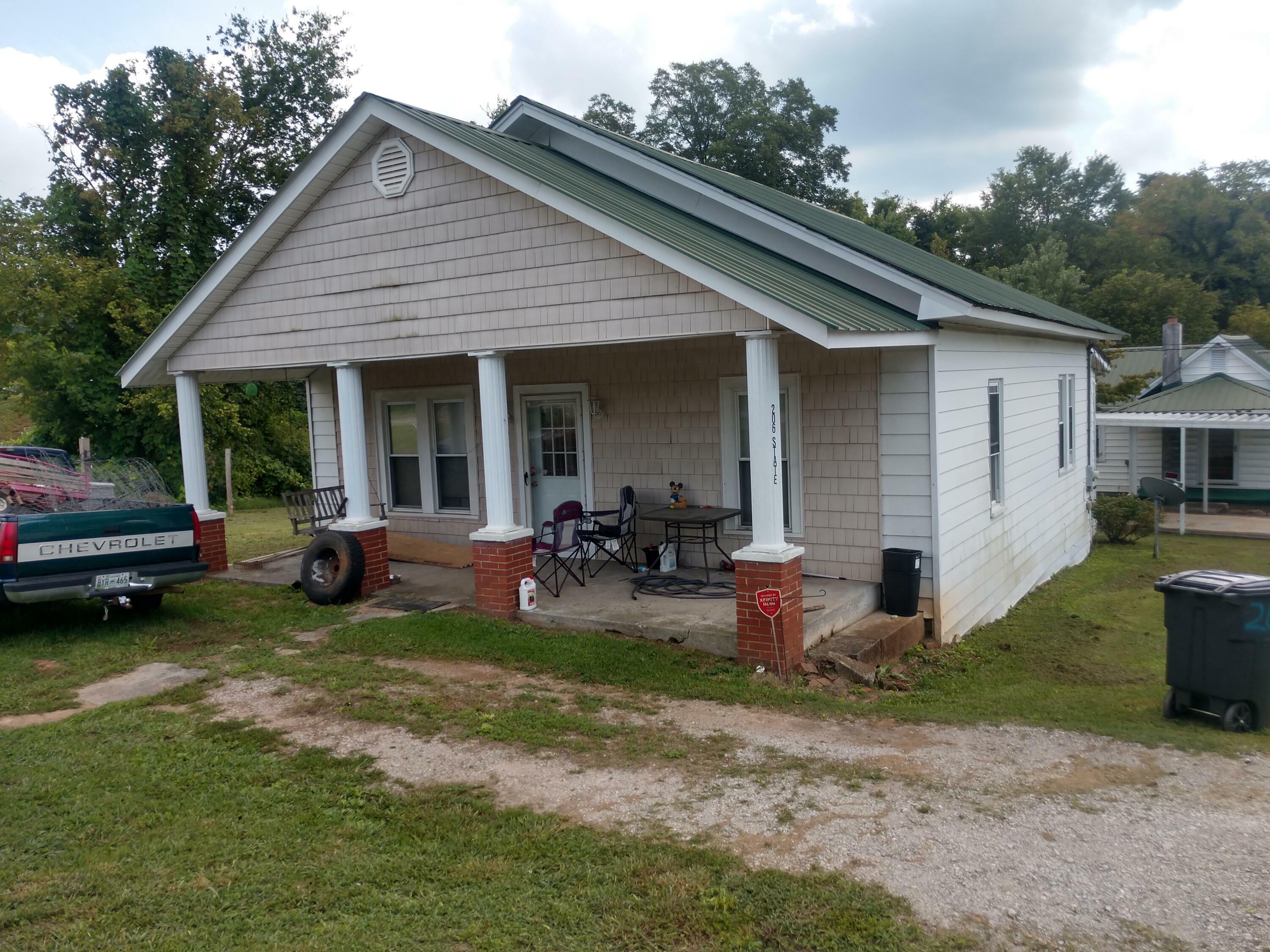 Property Photo:  206 State St  TN 37748 