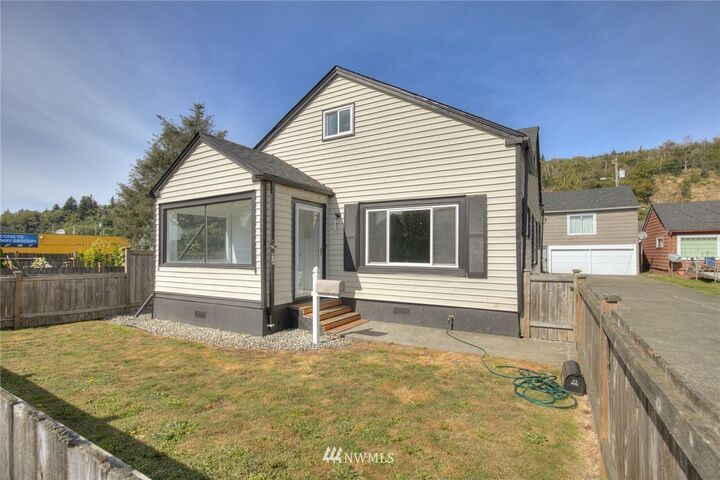 2515 Sumner Avenue  Hoquiam WA 98550 photo