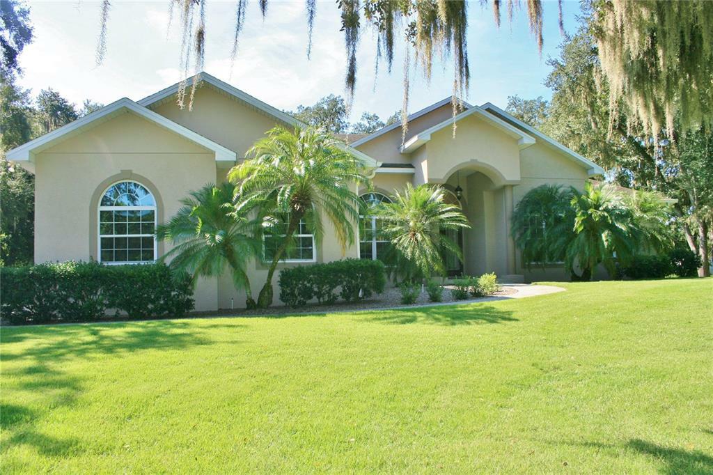 Property Photo:  605 Graceful Oaks Court  FL 33563 