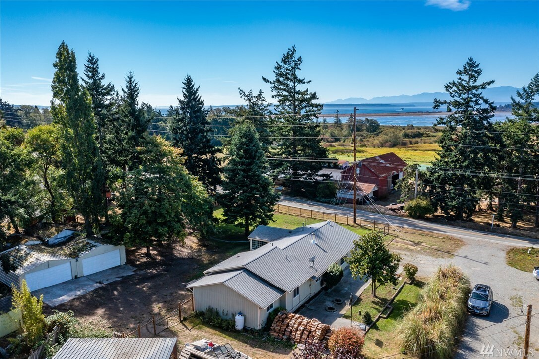 Property Photo:  911 Gainsborough Rd  WA 98239 