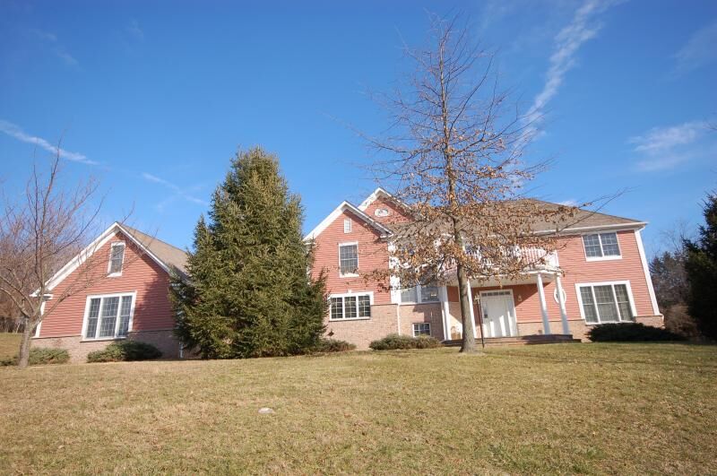 Property Photo:  3 Blue Cliff Dr  NJ 08833 
