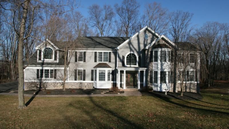 Property Photo:  13 Carhart Ct  NJ 08867 