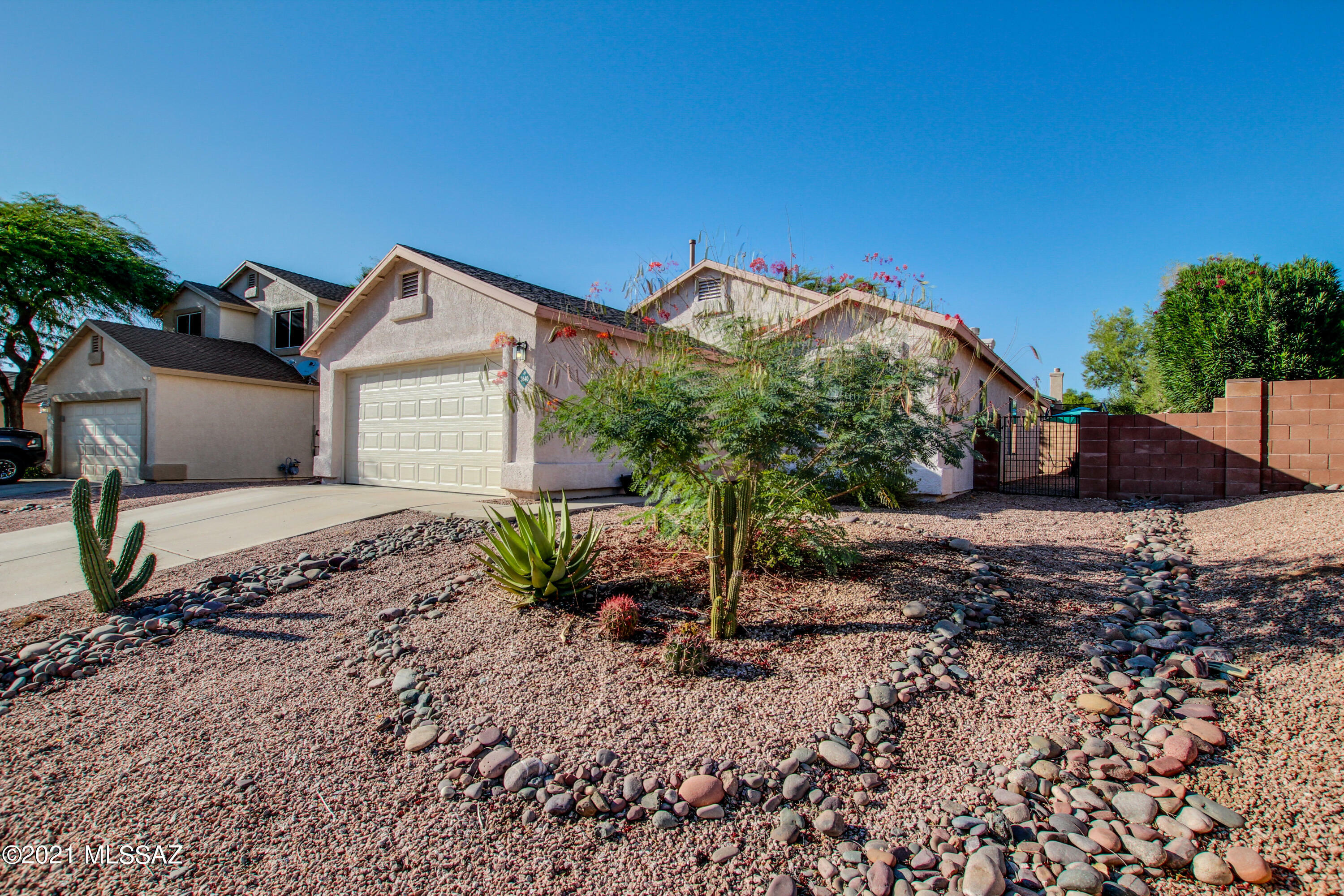 Property Photo:  3640 W Sunglade Drive  AZ 85742 