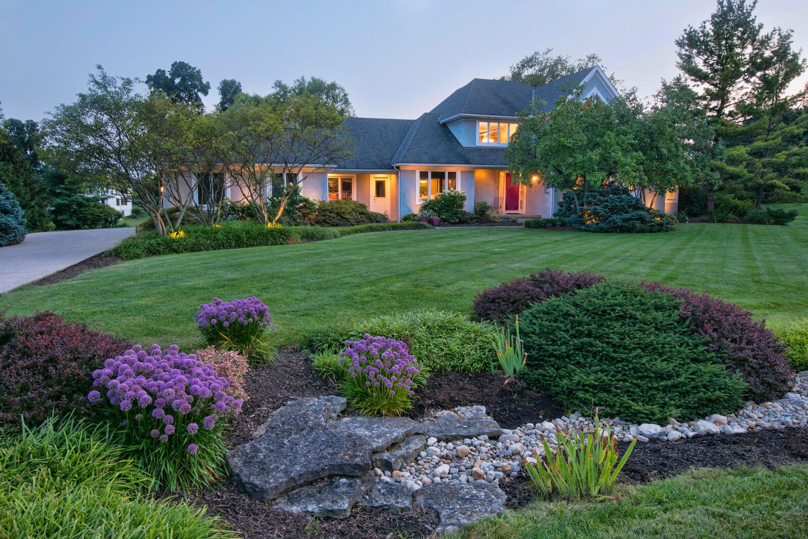 Property Photo: 2200 Ashbury Close OH 43065