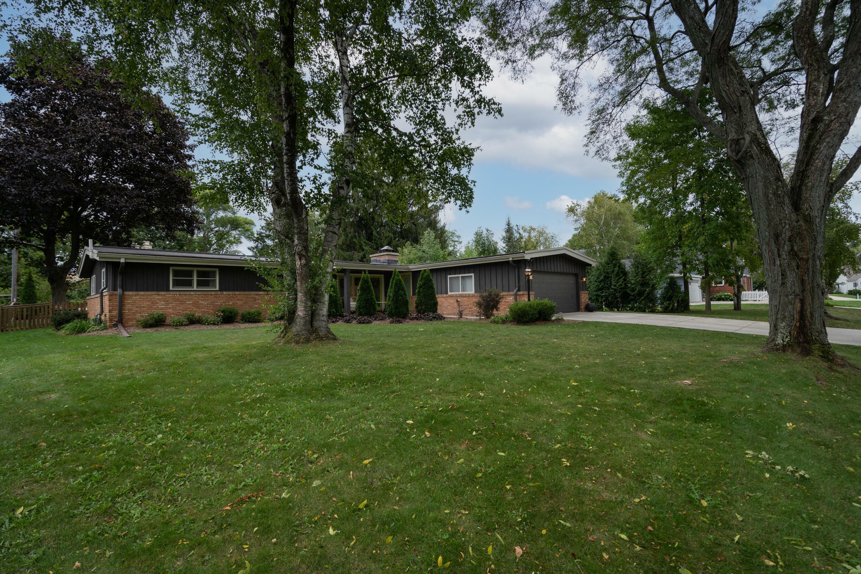 Property Photo:  7610 N Regent Rd  WI 53217 