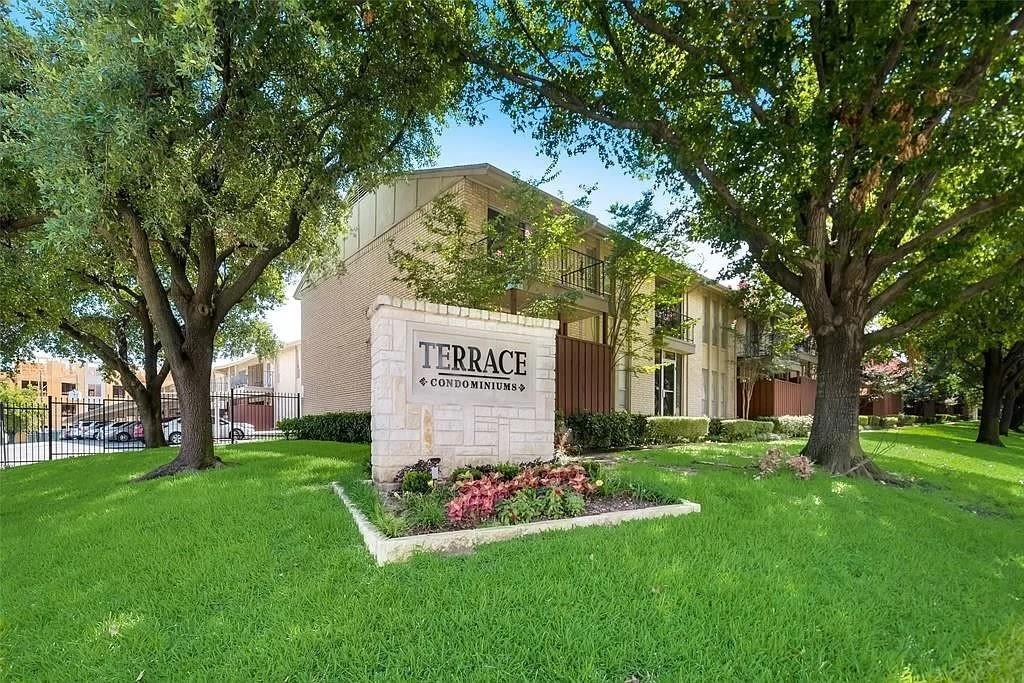 Property Photo:  5856 Sandhurst Lane B  TX 75206 