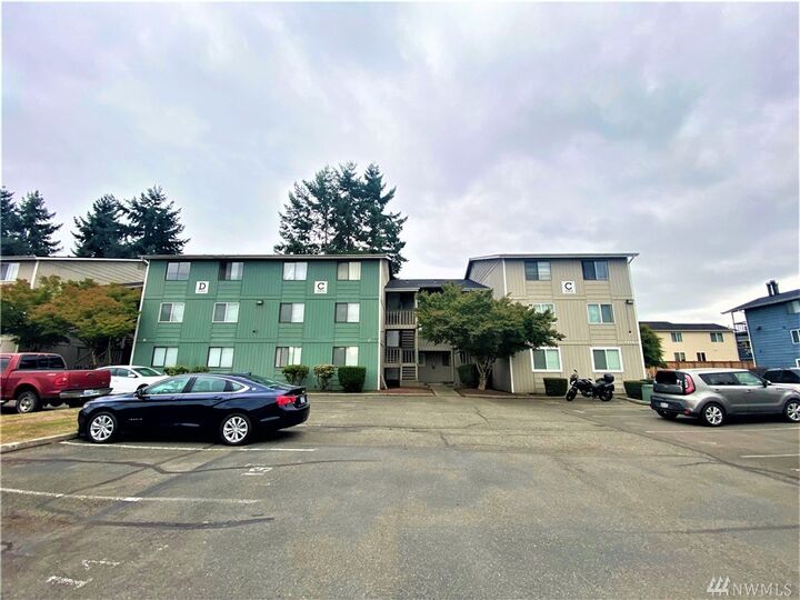 Property Photo:  3428 I St NE C202  WA 98002 
