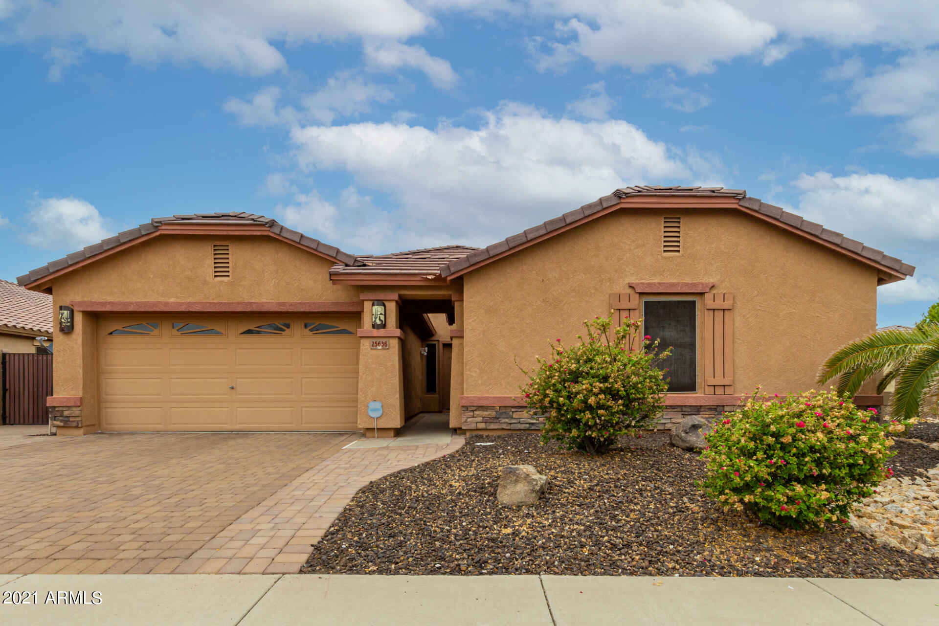 Property Photo:  25636 W Magnolia Street  AZ 85326 