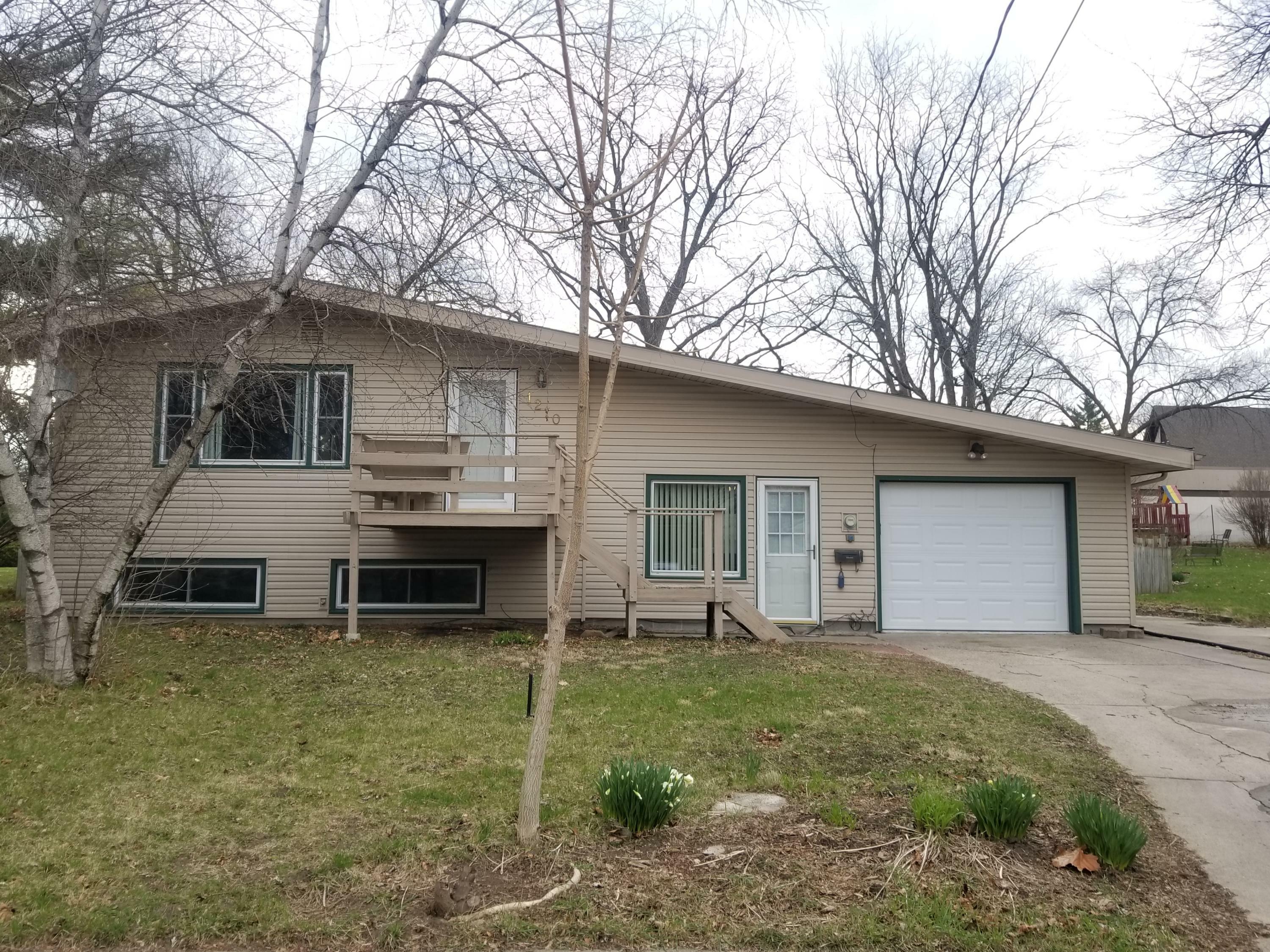 Property Photo:  1210 Garfield Circle  IA 50014 