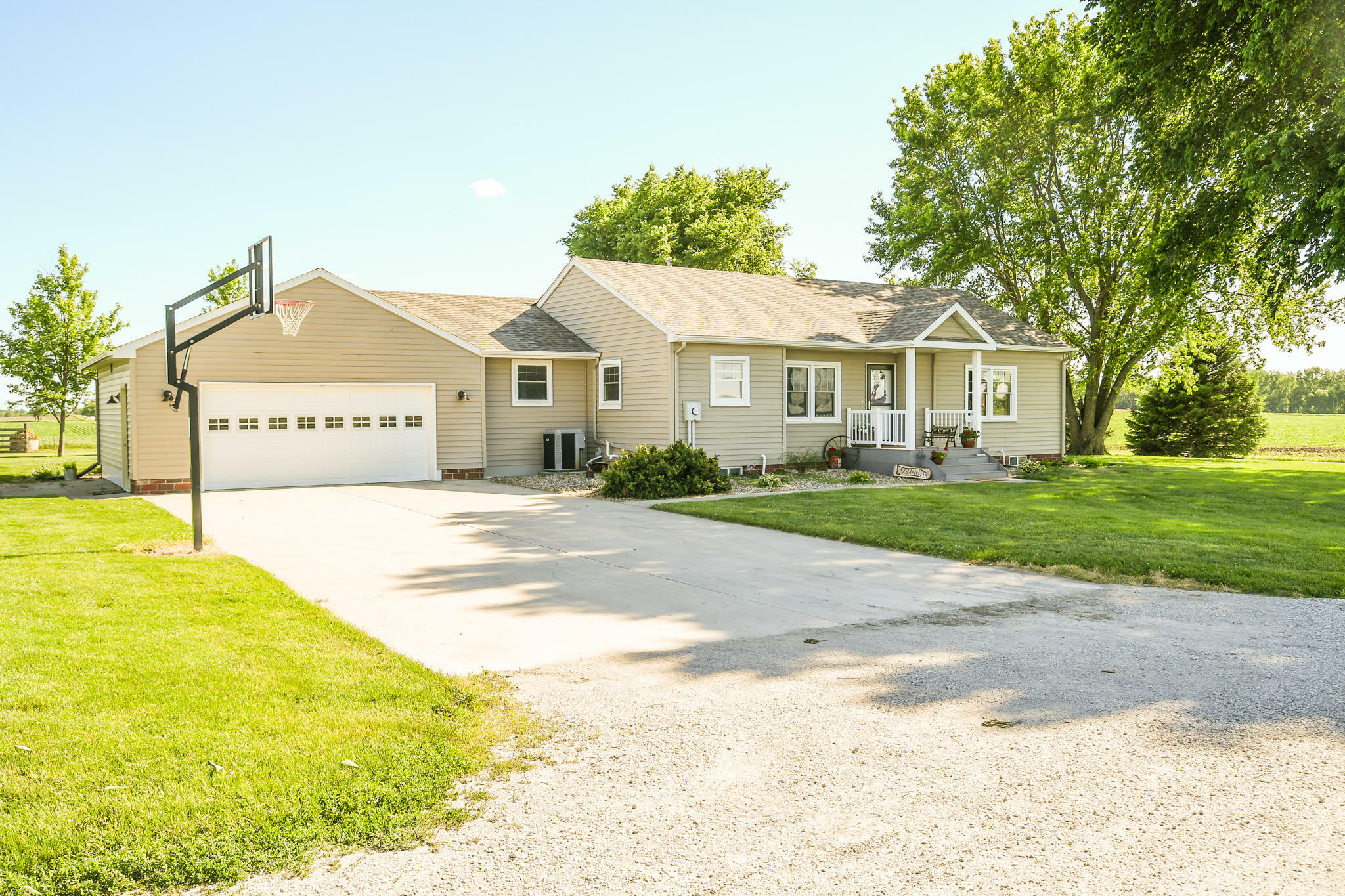 Property Photo:  13818 570th Avenue  IA 50248 