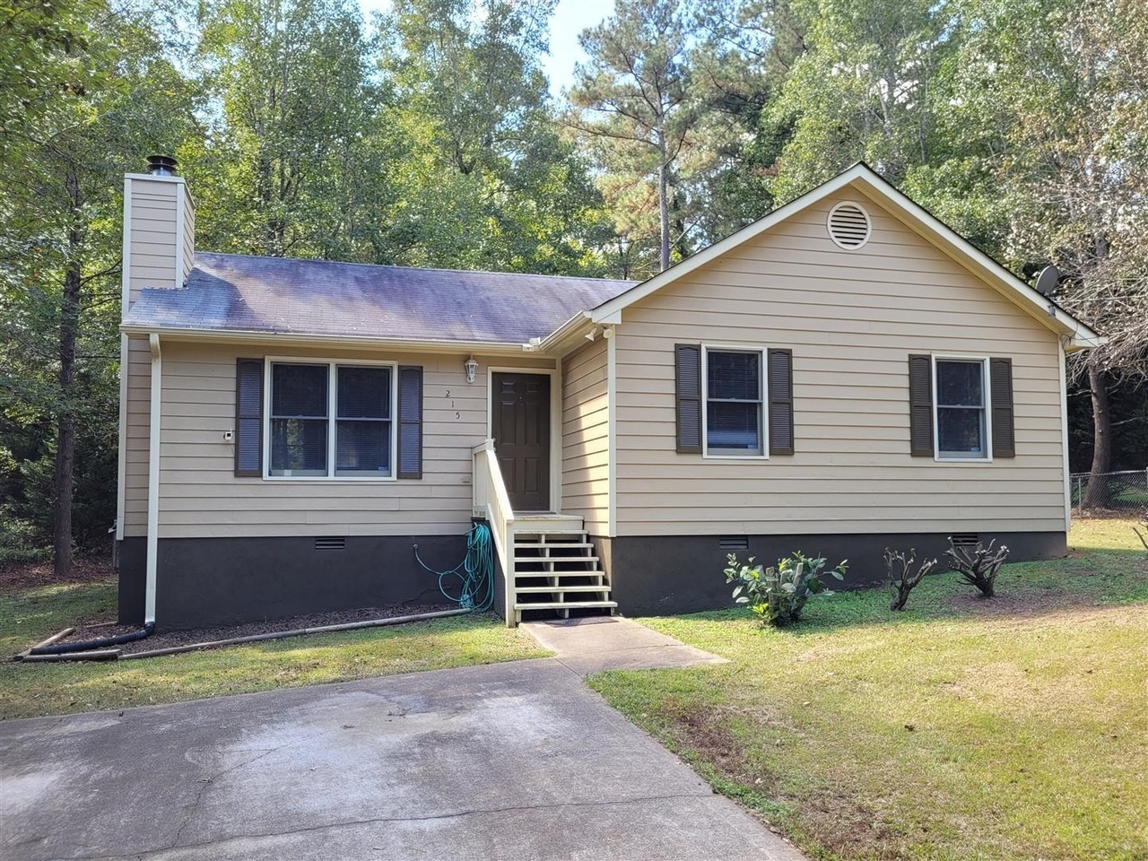 Property Photo:  215 Winter Circle  GA 30683 