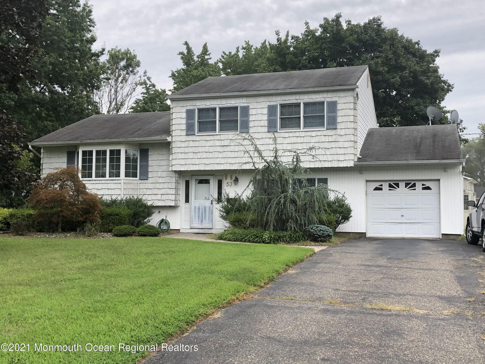 Property Photo:  53 Yorktowne Drive  NJ 07726 