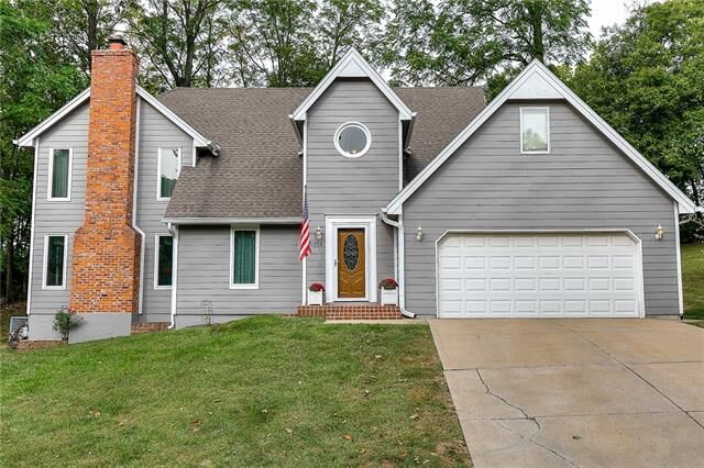 Property Photo: 5914 N Chatham Avenue MO 64151