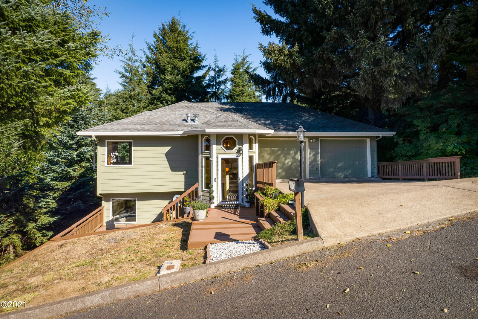 Property Photo:  1200 NE Lakewood Drive  OR 97365 