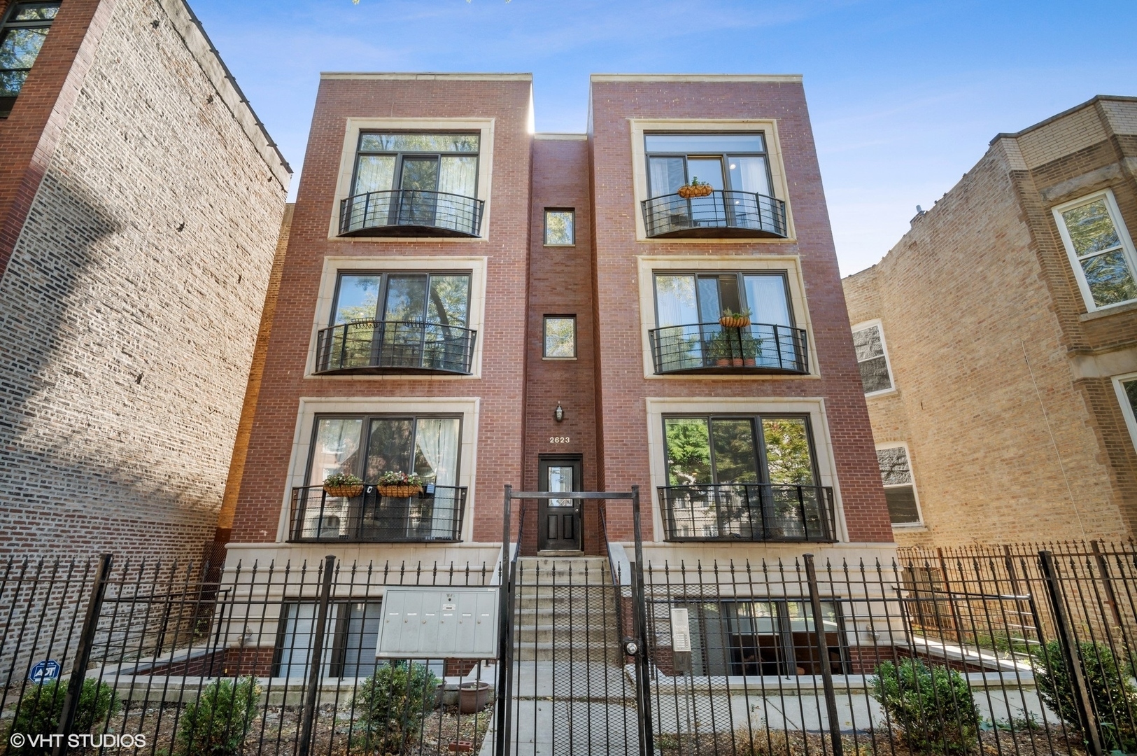 Property Photo: 2623 W Evergreen Avenue 3W IL 60622