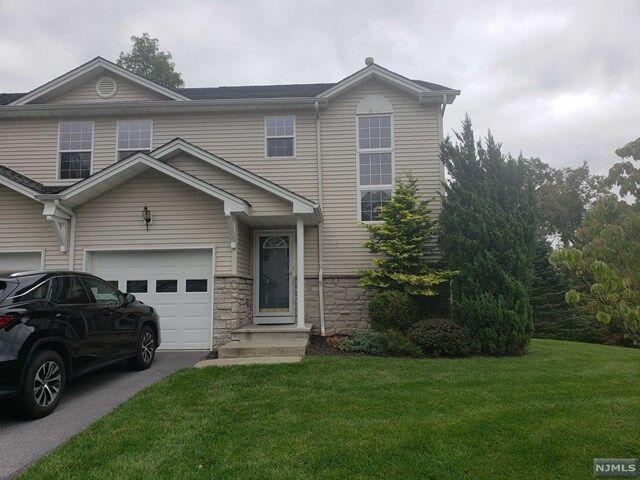 Property Photo:  2 Ferndale Lane  NJ 07419 