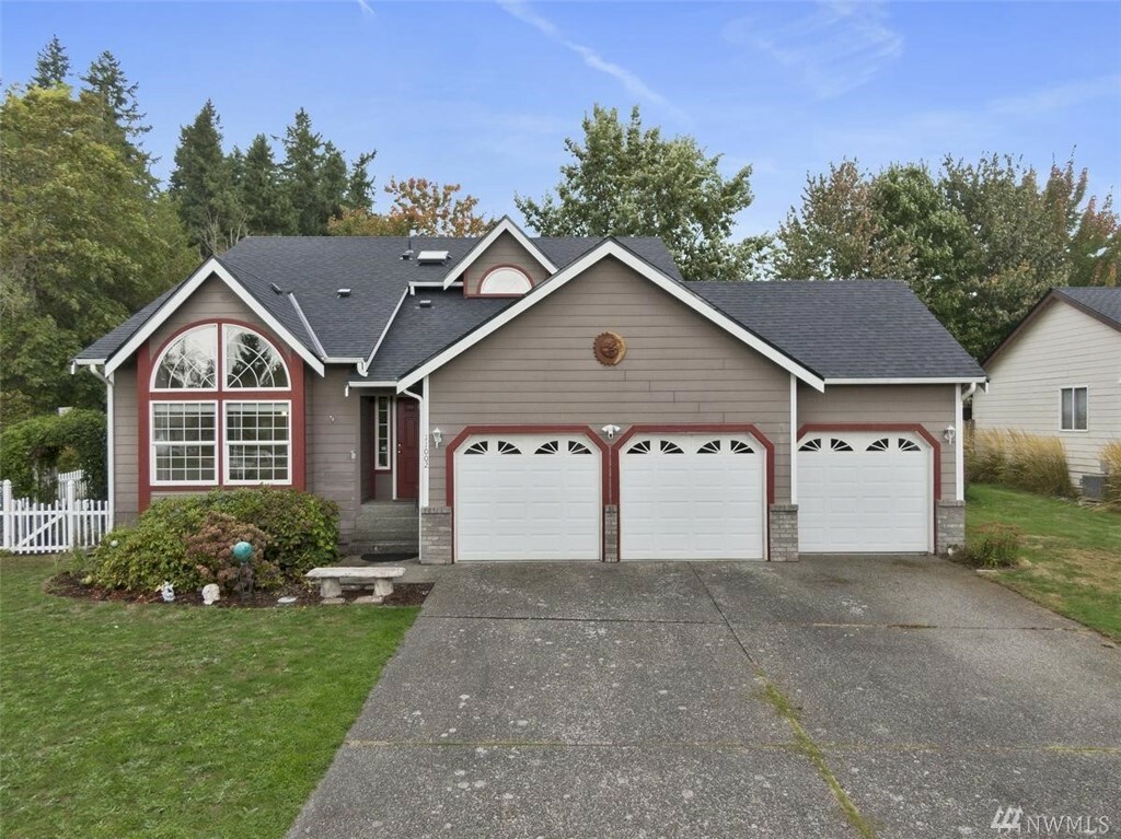 Property Photo:  11002 SE 318th Ct  WA 98092 