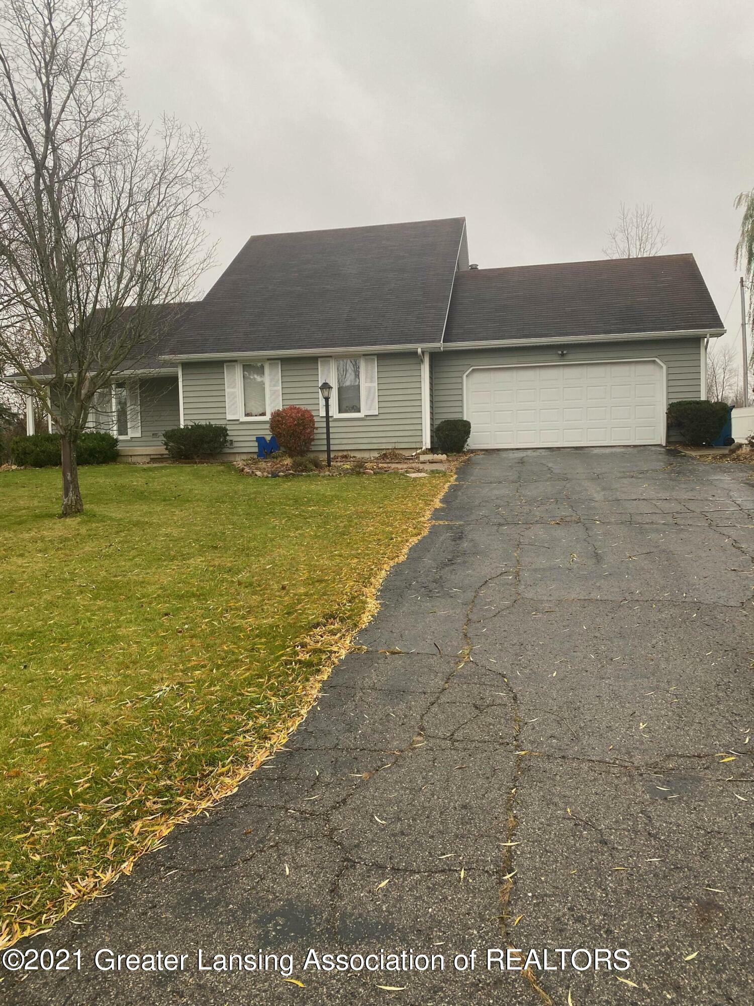 Property Photo:  603 Crestview Drive  MI 48817 