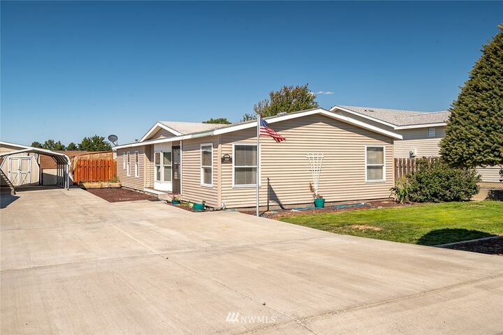 Property Photo: 309 SE 5th Avenue WA 98823