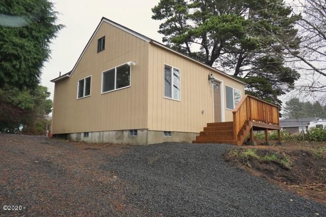 Property Photo:  1631 NE 12th Street  OR 97367