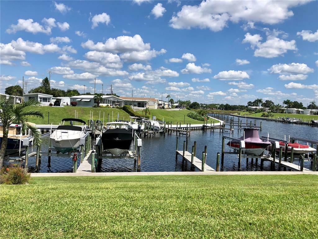 Property Photo: 731 S Waterway FL 34285