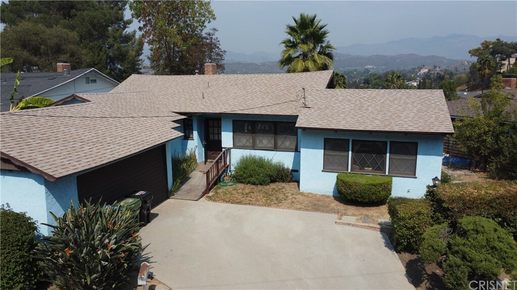 Property Photo:  1001 Oban Drive  CA 90065 