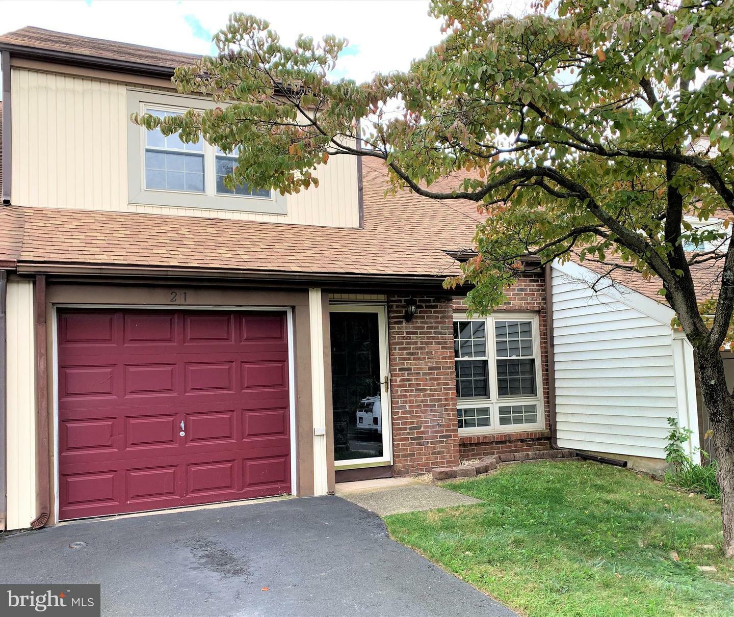 Property Photo:  21 Barrel Stave Circle  PA 19044 