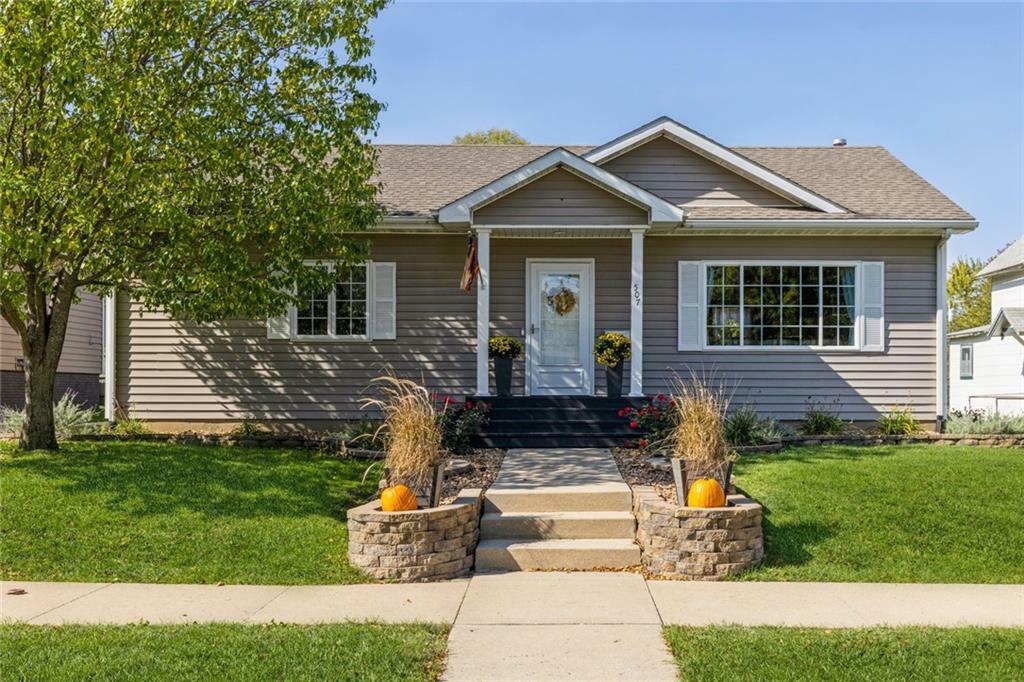 Property Photo:  507 Grand Avenue  IA 50248 