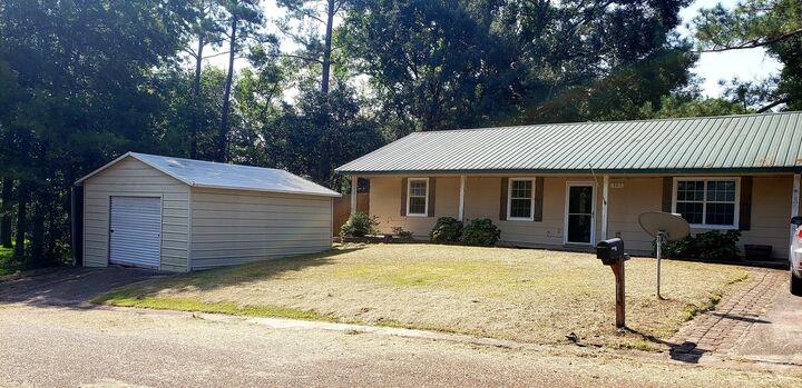 301 W Courthouse St  Leesville LA 71446 photo