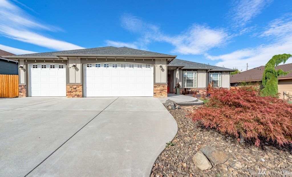 Property Photo:  2110 Sage Grouse St  WA 98801 