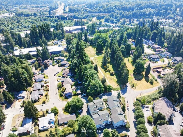 Property Photo: 18003 108th Avenue NE B2 WA 98011