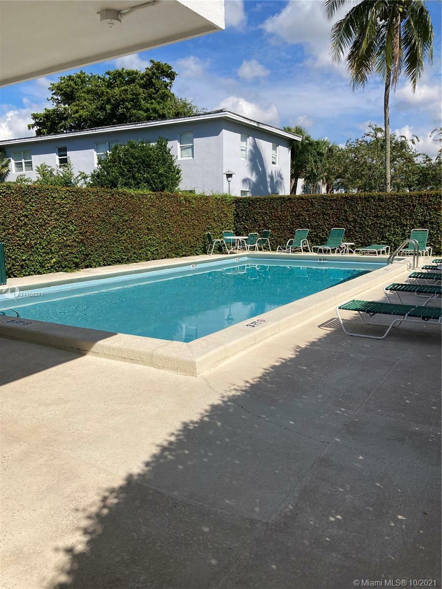 5471 SW 78th St 14B  Miami FL 33143 photo