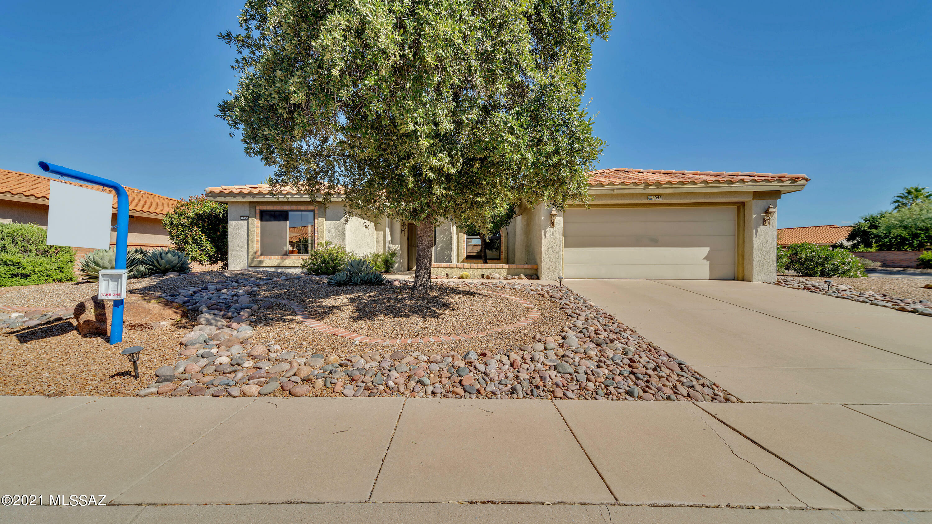 Property Photo: 1055 E Boulder Pass AZ 85755