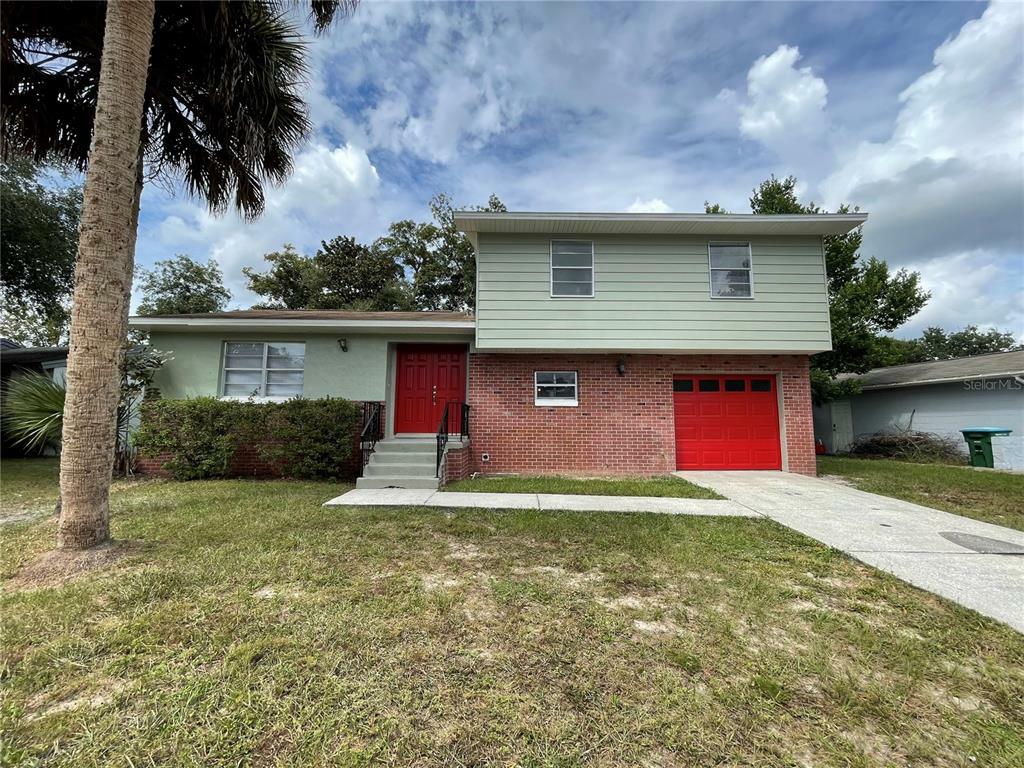 Property Photo:  415 S Hawthorn Circle  FL 32708 