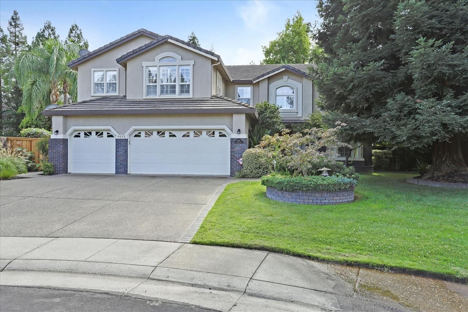 Property Photo:  9852 Wesbourne Way  CA 95746 