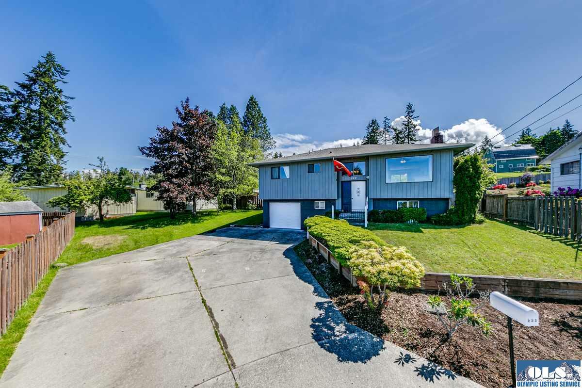 Property Photo:  222 Alderwood Circle  WA 98362 