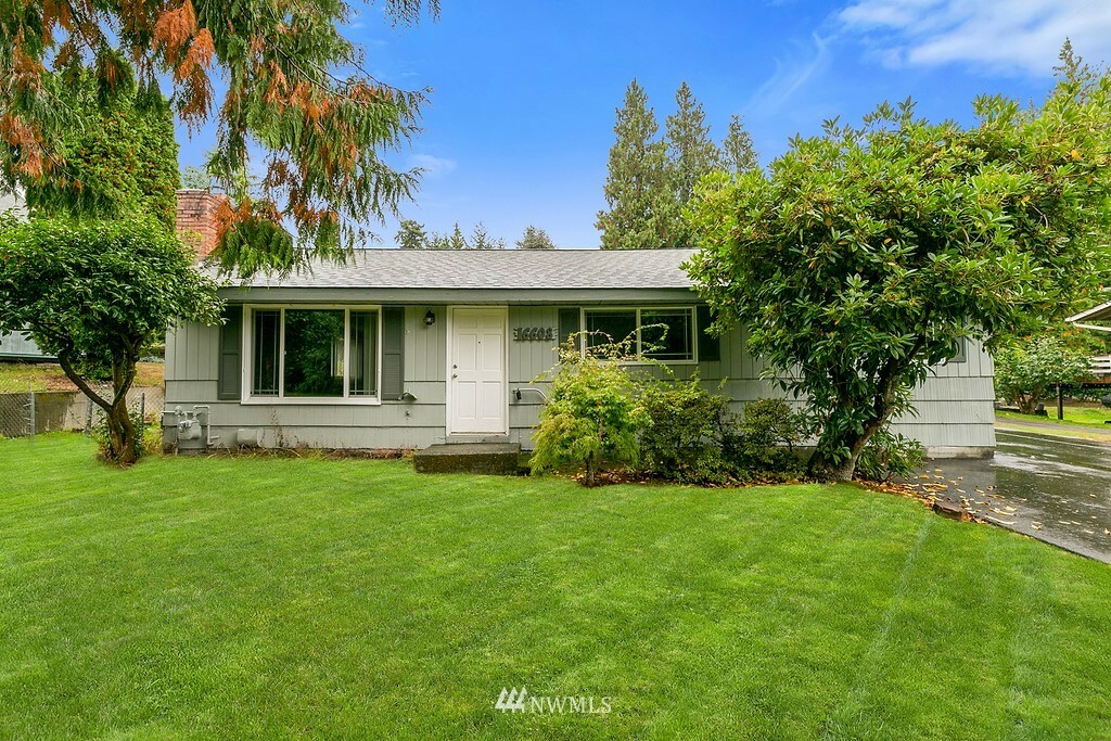 Property Photo:  16608 6th Ave SW  WA 98166 